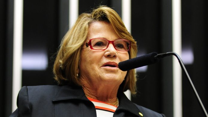 Nilda Gondim assume vaga titular no Senado e passa a compor bancada da PB ao lado do filho