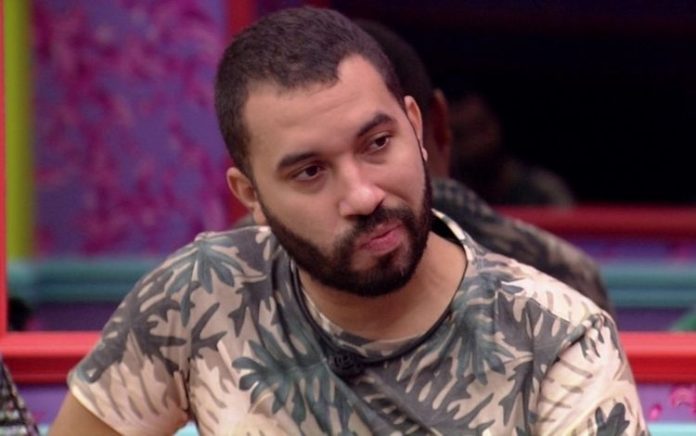 Mãe de Gilberto se revolta após Nego Di chamar seu filho de ‘sujinho’ no ‘BBB 21’