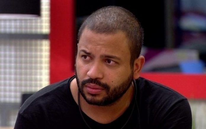 Equipe de Projota culpa Tiago Leifert por atitudes do cantor no ‘BBB 21’: ‘Dá spoiler’
