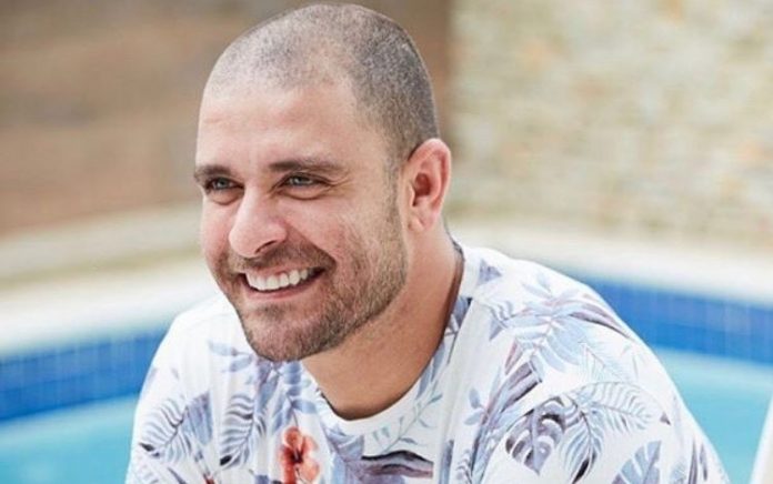 Diogo Nogueira termina namoro com empresária e foca na carreira