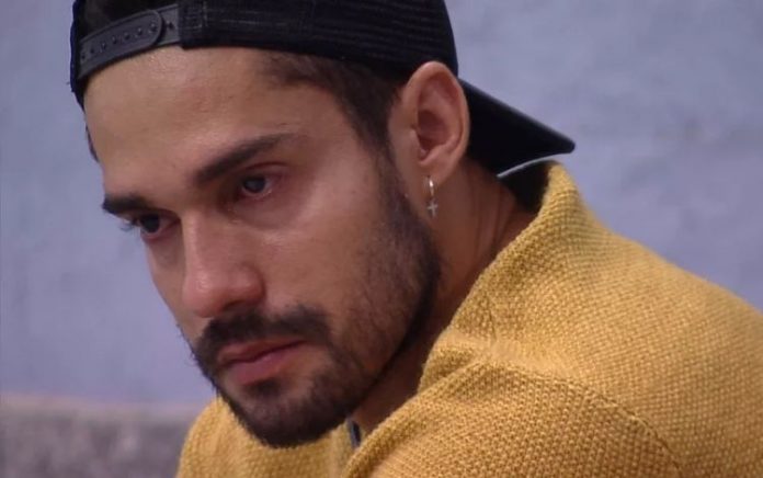Família de Arcrebiano faz campanha para ele ser eliminado do ‘BBB 21’: ‘Pelo bem dele’