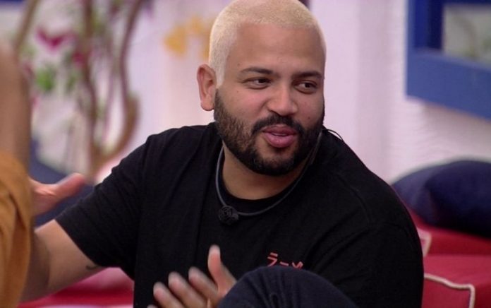 Projota diz que Gilberto não tem chance de ganhar o ‘BBB 21’ e o compara a Victor Hugo