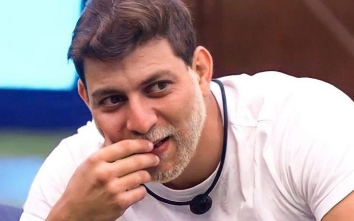 ‘BBB 21’: Caio tem fratura confirmada após prova do líder