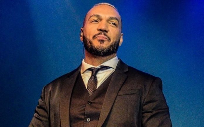 Belo é preso no Rio após fazer show clandestino em escola pública e causar aglomeração na pandemia