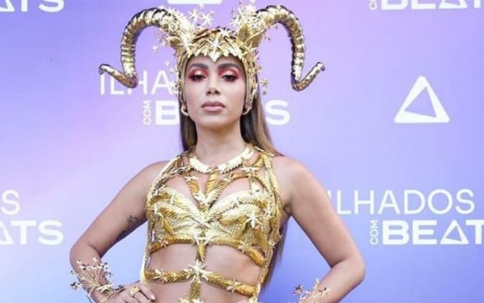 Anitta é internada com intoxicação alimentar e irmão da cantora afasta rumores de Covid-19