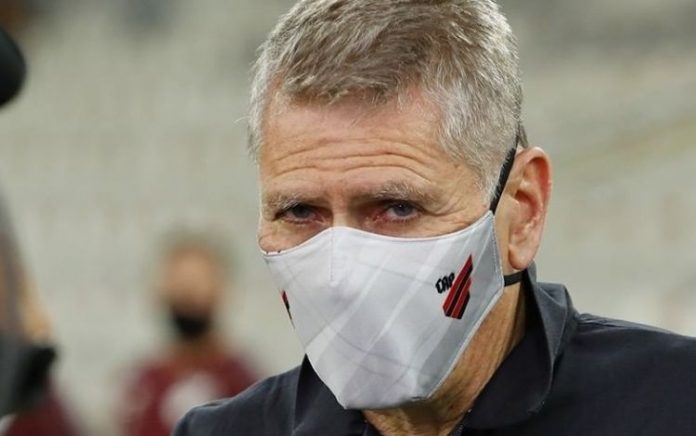 Autuori testa positivo para Covid-19 e não comandará Athletico-PR em jogo contra o Grêmio