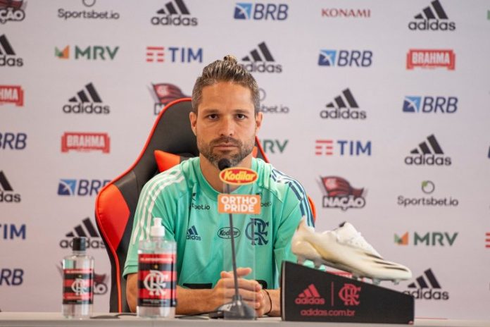 Flamengo x Internacional: Diego exalta Abel Braga antes de decisão no Brasileiro