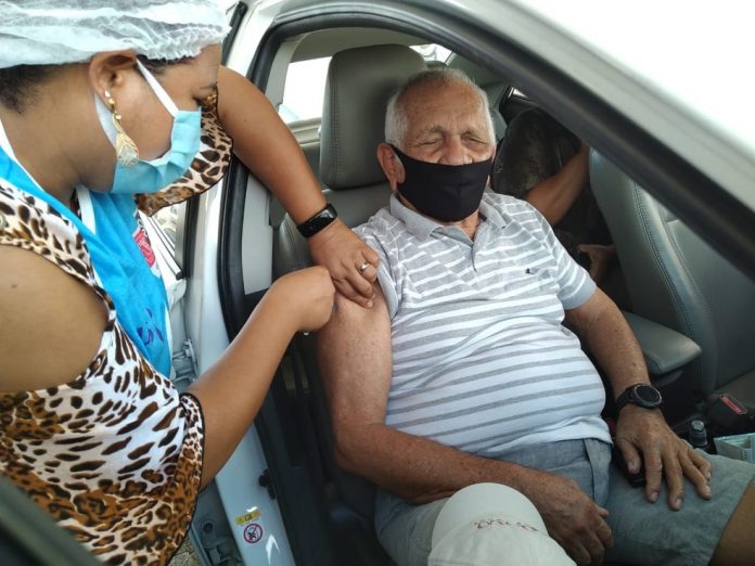 Vacinação contra Covid-19 por drive thru acontece neste sábado (20), em Campina Grande