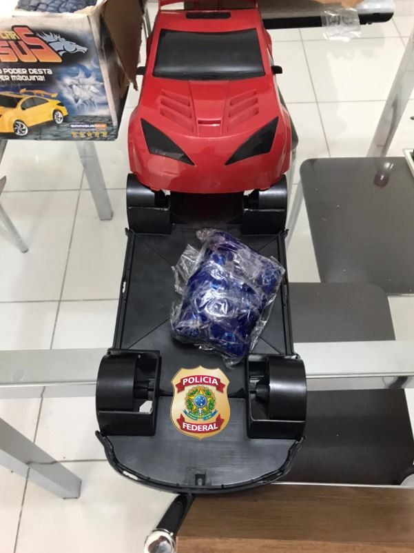 Polícia Federal prende dois homens com 500 comprimidos de ecstasy em carrinho de brinquedo no RN
