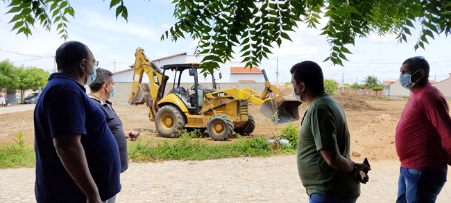 Prefeito Salomão Gomes acompanhou de perto o trabalho de Limpeza de Ruas na manhã de hoje.