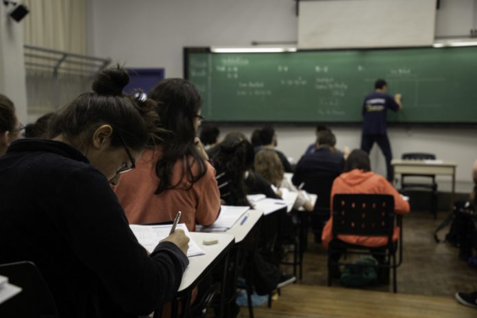 Com abstenção de 7,69%, 2ª fase da Fuvest tem redação sobre ‘mundo fora de ordem’