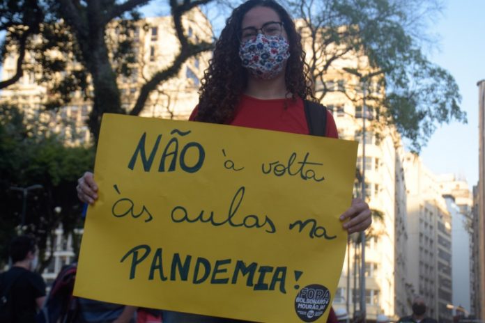 Ninguém prejudica tanto a educação brasileira quanto os sindicatos de professores