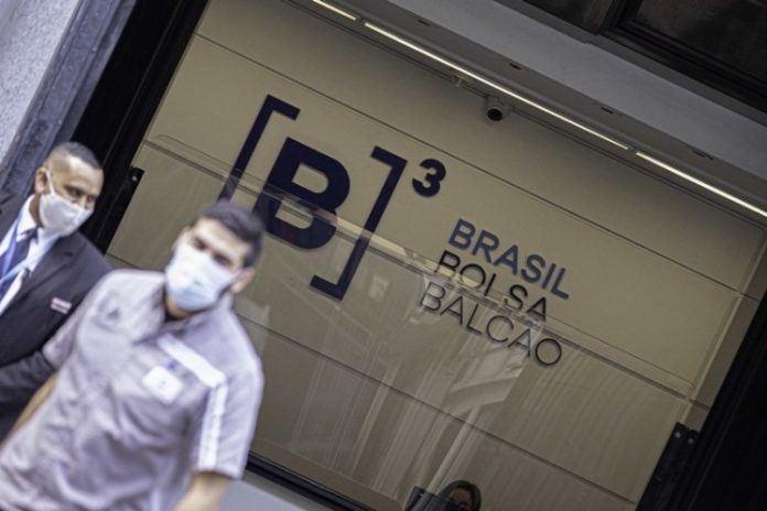 Bolsa retorna aos 120 mil pontos com otimismo externo e Petrobras