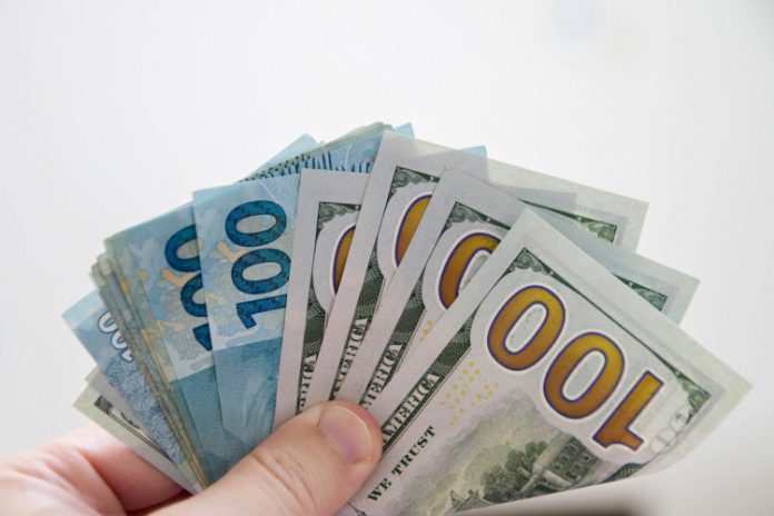 Dólar vai a R$ 5,41 com auxílio no radar; Ibovespa retoma os 120 mil pontos