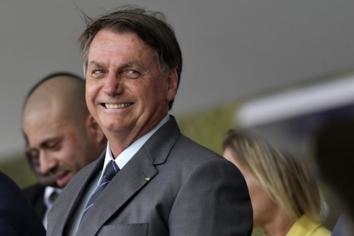 Bolsonaro pede que estados diminuam ICMS e agradece caminhoneiros por não terem aderido à greve