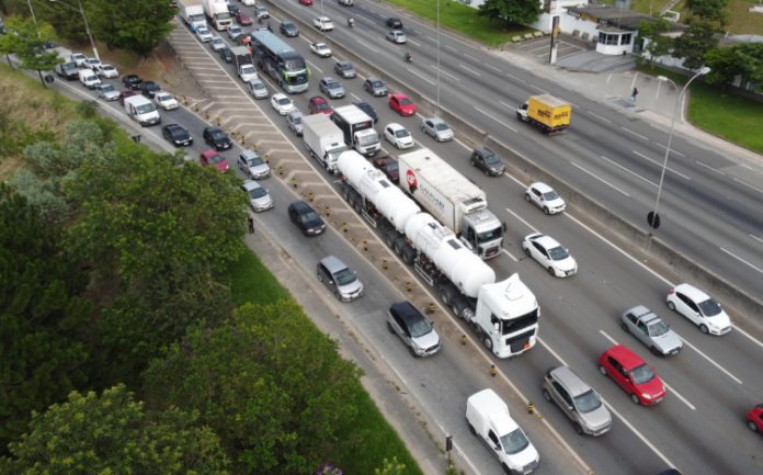 Greve dos caminhoneiros tem protestos pontuais e não afeta trânsito pelo Brasil