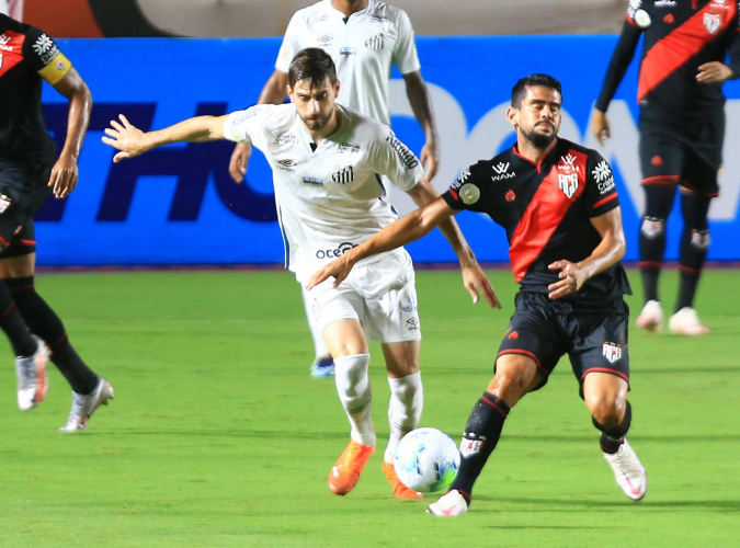 Em 6º jogo seguido sem vitória, Santos empata com Atlético-GO por 1 a 1