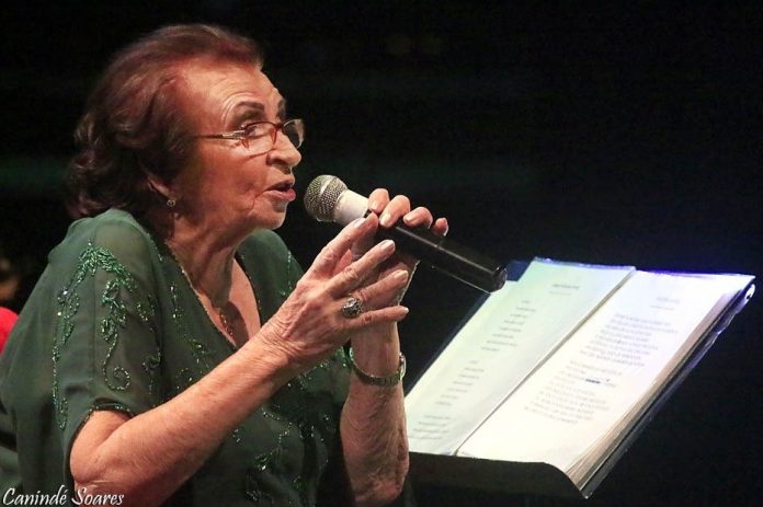 Aos 95 anos, morre em Natal a cantora Glorinha Oliveira