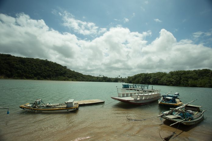 Prefeitura restringe acesso com vans e ônibus em Barra de Camaratuba, no Litoral Norte da PB