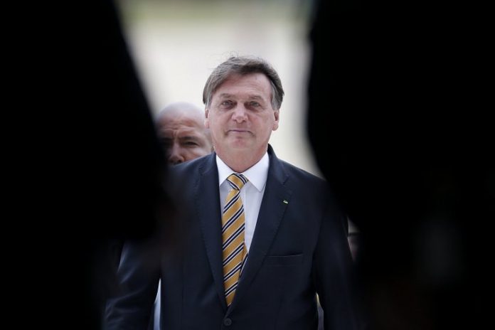 Bolsonaro defende redução do ICMS sobre combustíveis e pede que mercado não fique ‘irritadinho’