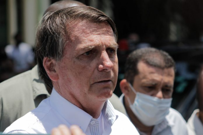 Bolsonaro diz que não é ditador e que alta dos combustíveis terá ‘chiaderia com razão’