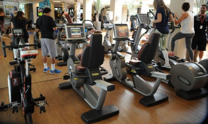 Veja quais comércios devem fechar após as 20h na Grande São Paulo e capital na segunda-feira