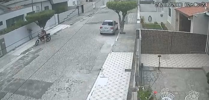 Adolescente assediada após assalto registra BO por importunação sexual, em João Pessoa