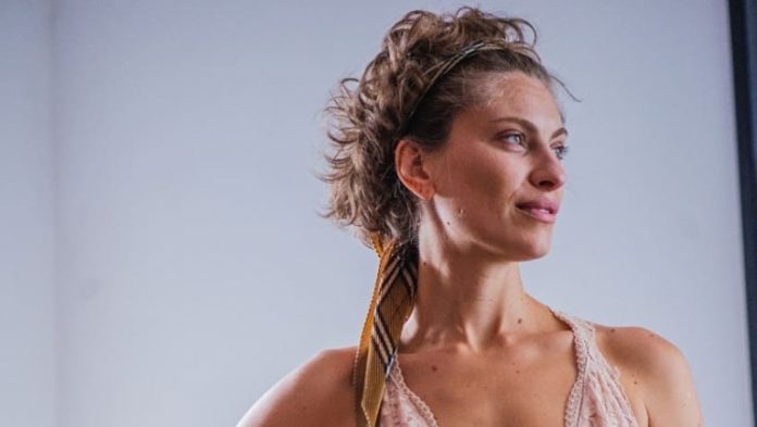 Ex-paquita Lana Rhodes decide mudar de nome por causa de atriz pornô homônima