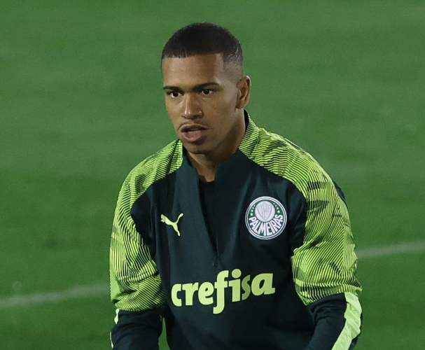 Palmeiras corta Gabriel Veron por lesão e inscreve Lucas Esteves no Mundial