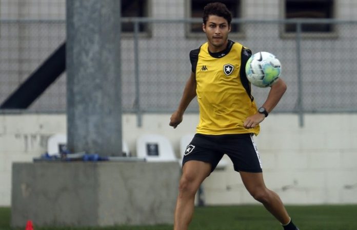 Marcinho, ex-Botafogo, é denunciado por homicídio culposo após atropelar casal