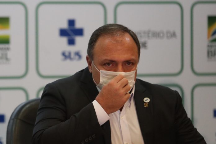 Governador do MT diz que saída de Pazuello poderia ser desastrosa