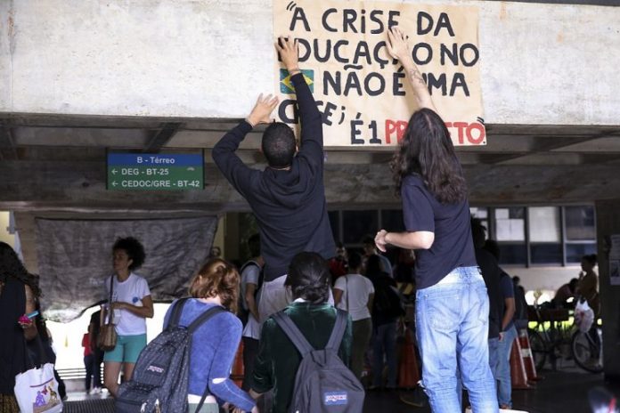 Constantino: ‘Universidades federais viraram antro de drogas que vão além do marxismo’