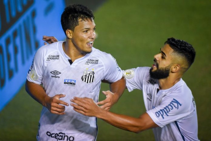 Em jogo atrasado, Santos vence o clássico contra o Corinthians no Brasileirão