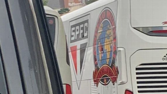 Ministério Público denuncia 15 torcedores por ataque ao ônibus do São Paulo