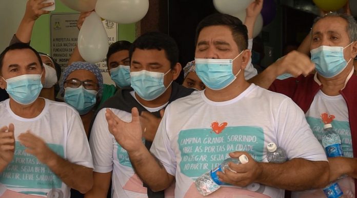 Mais nove pacientes com Covid-19 transferidos de Manaus recebem alta médica em Campina Grande