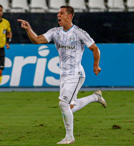 No Brasileiro, Grêmio goleia Botafogo por 5 a 2 e acirra briga pela Libertadores