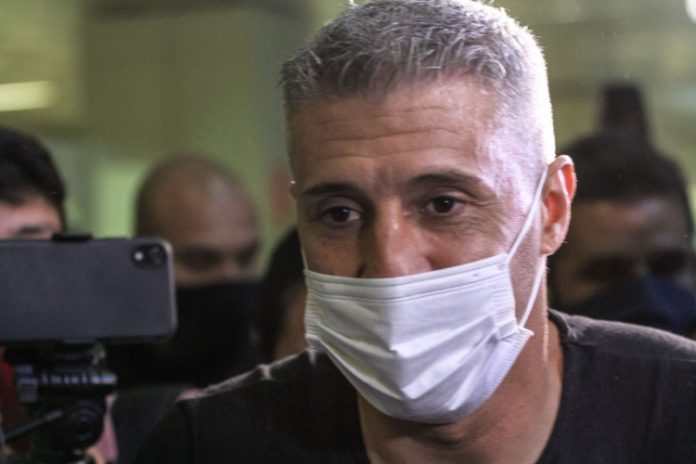 Em desembarque, Crespo comenta responsabilidade de assumir o São Paulo; assista