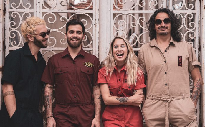 Com nova vocalista, Plutão Já Foi Planeta lança videoclipe de ‘Acostuma’