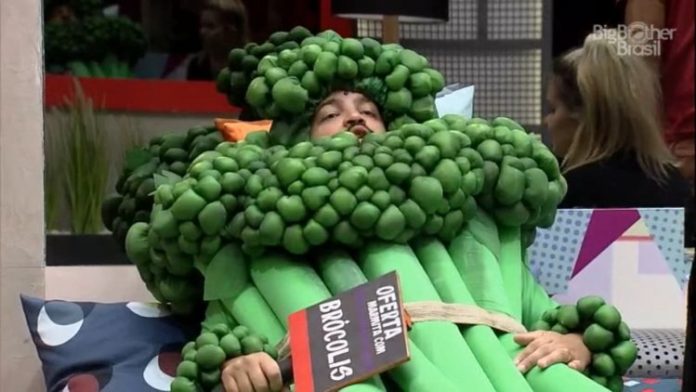 Projota se revolta por fila de espera para o raio-x: ‘Bando de filho da p***’