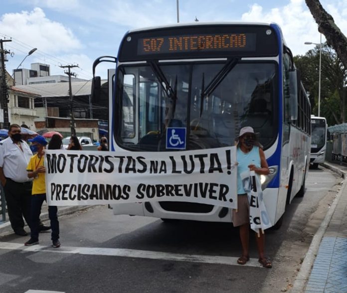 Motoristas de ônibus voltam a paralisar frota na Lagoa, em João Pessoa