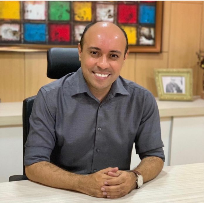 Bolsonaro nomeia terceiro colocado da lista tríplice para reitoria da UFCG