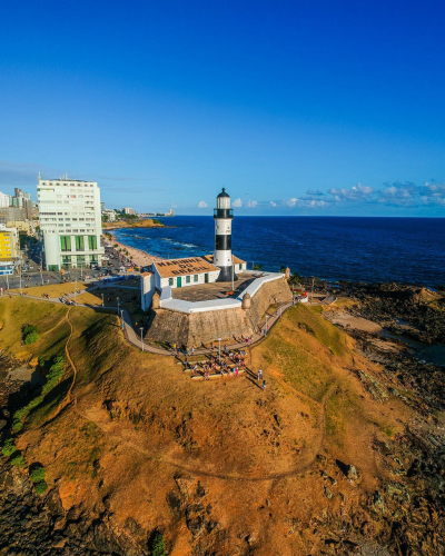 Prefeitura de Salvador determina fechamento de praias, clubes e quadras