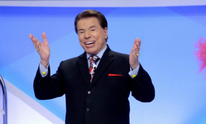 Com 90 anos, Silvio Santos é vacinado contra a Covid-19