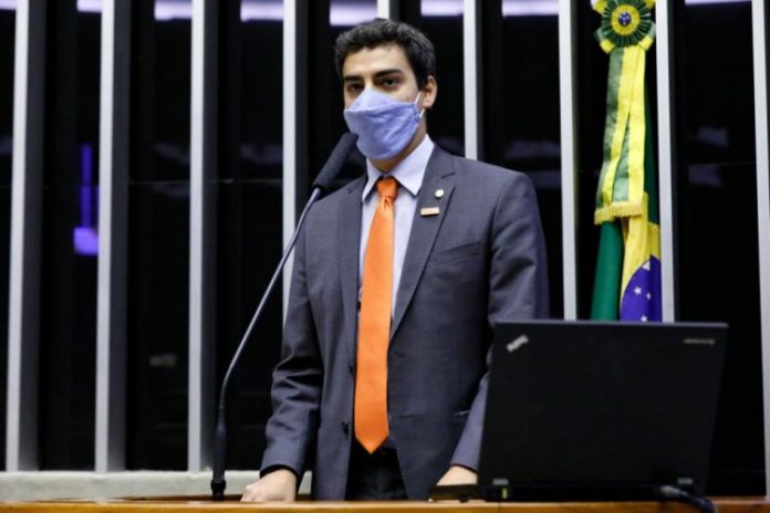 Inclusão de atuais servidores na reforma administrativa é ‘batalha que vale a pena ser comprada’, diz deputado