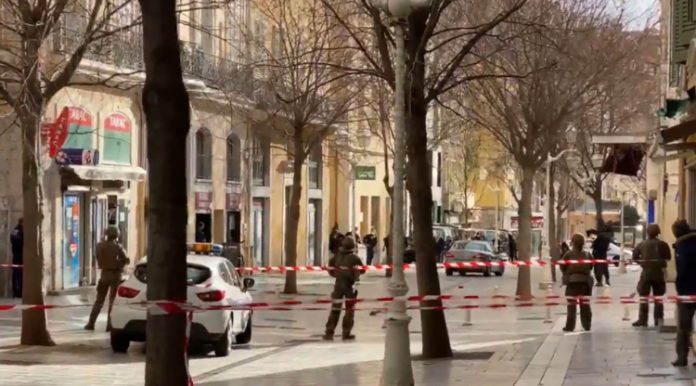 Caixa com cabeça humana é jogada da janela de apartamento na França