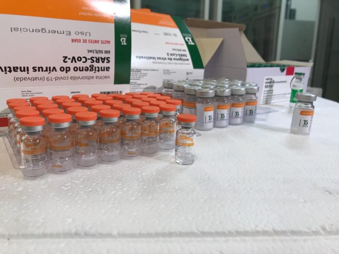 Novo lote com 56,2 mil doses da CoronaVac é distribuído para cidades da PB