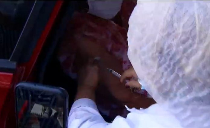 Natal começa vacinação de idosos com 90 anos ou mais contra Covid-19