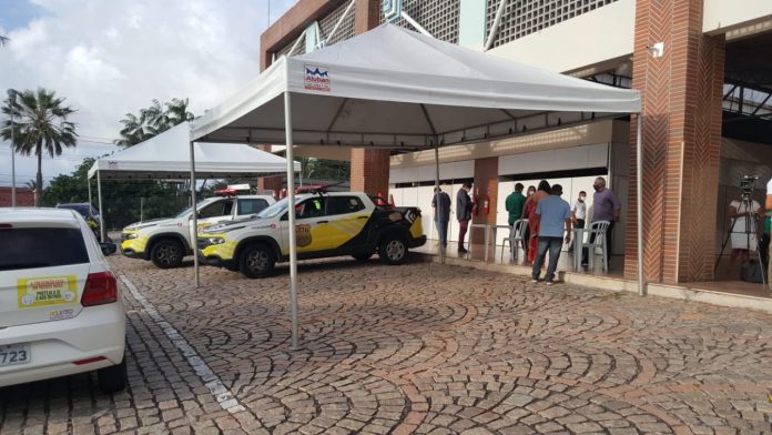 Natal mantém vacinação contra Covid-19 em ponto de drive-thru durante carnaval