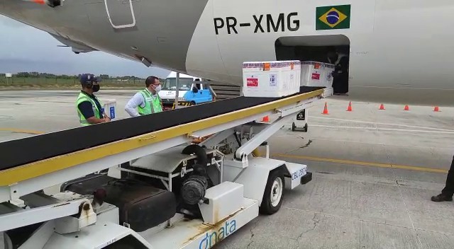 Paraíba recebe 23,8 mil doses da CoronaVac para iniciar vacinação de idosos de 80 anos ou mais