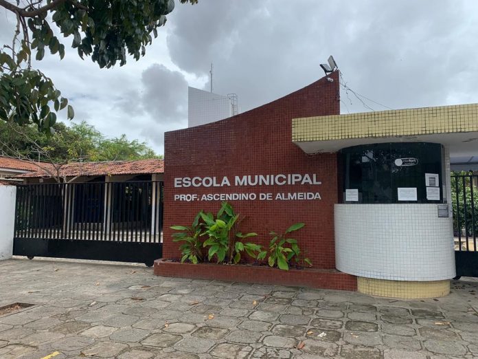 Escolas municipais de Natal retomam aulas em formato remoto